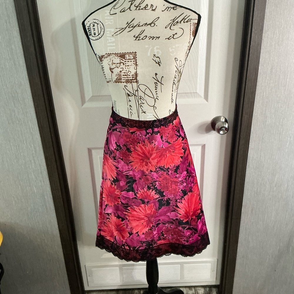 Notations Floral Pink Skirt with Lace Trim Size Small